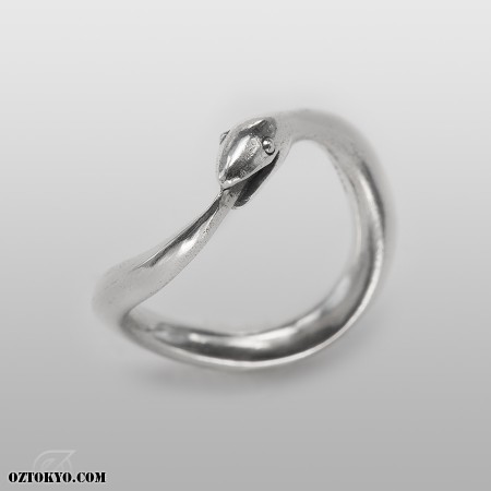 ウロボロスの指輪 | リング by BigBlackMaria | Online Boutique